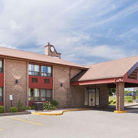 Travelodge By Wyndham Беррі Екстер'єр фото