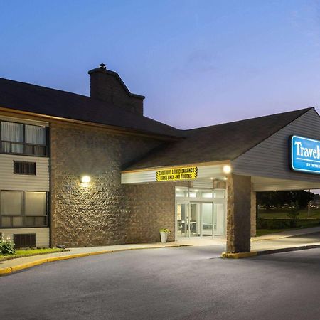 Travelodge By Wyndham Беррі Екстер'єр фото