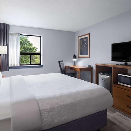 Travelodge By Wyndham Беррі Екстер'єр фото