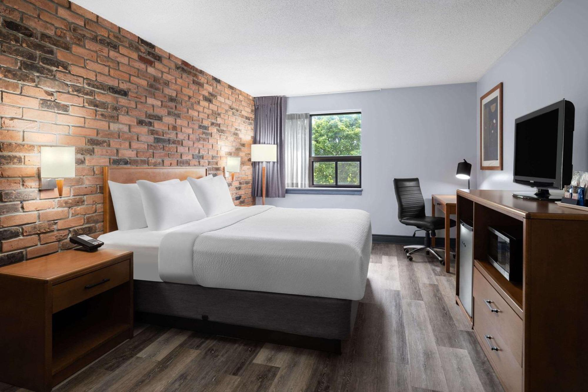 Travelodge By Wyndham Беррі Екстер'єр фото